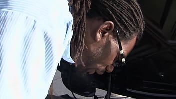 He helped her with her car and got some white pussy