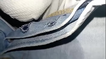 Pantalones orinados con pañal de tela en mañana lluviosa y dos orgasmos