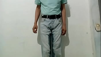 Pantalones orinados con pañal de tela en mañana lluviosa y dos orgasmos