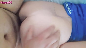 Así de costado y bien apretado me encanta que me follen