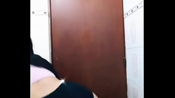 Mi amiga nalgona se pone a bailar para ser famosa