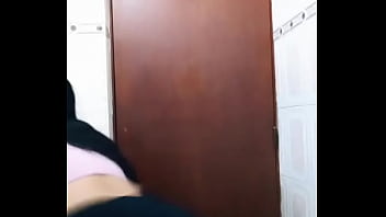 Mi amiga nalgona se pone a bailar para ser famosa