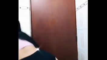 Mi amiga nalgona se pone a bailar para ser famosa