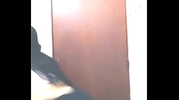 Mi amiga nalgona se pone a bailar para ser famosa