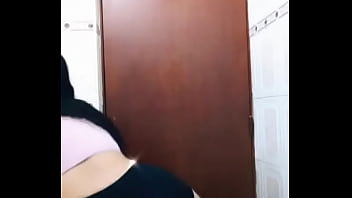 Mi amiga nalgona se pone a bailar para ser famosa