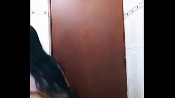 Mi amiga nalgona se pone a bailar para ser famosa