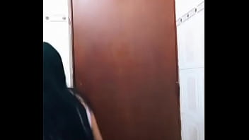 Mi amiga nalgona se pone a bailar para ser famosa