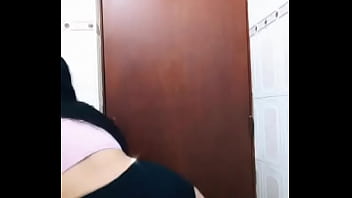 Mi amiga nalgona se pone a bailar para ser famosa