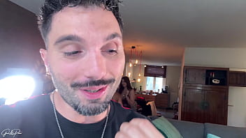 Je goûte à la chatte et à la forte poitrine de la délicieuse erin moore