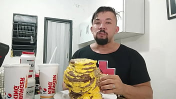 Comendo o maior burger king do x videos