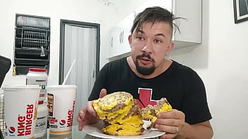 Comendo o maior burger king do x videos