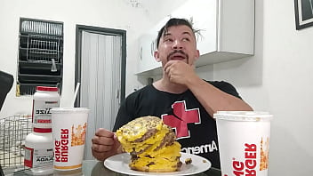 Comendo o maior burger king do x videos