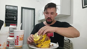 Comendo o maior burger king do x videos