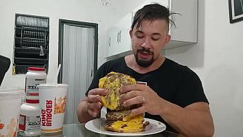 Comendo o maior burger king do x videos