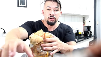 Comendo o maior burger king do x videos