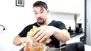 Comendo o maior burger king do x videos