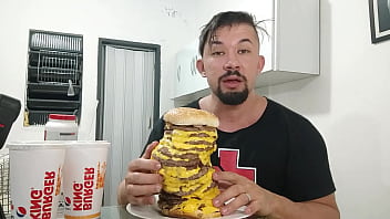 Comendo o maior burger king do x videos