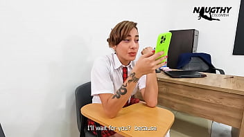 Schoolwomen masturbates in classroom