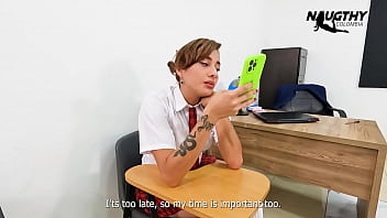 Schoolwomen masturbates in classroom