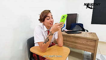 Schoolwomen masturbates in classroom