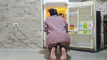 Mi Vecina Estaba Limpiando Sin Tanga La Conoci En Sxhornycom thumbnail