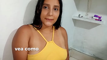 Cuñado me convence y me arrodilla para chuparle la polla me mete a su habitacion y me folla muy duro sin compasion con su enorme polla me abrió toda la vagina