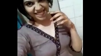 Ese man sacude pija pequeña Ese man sacude pija pequeña