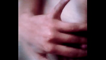 Me Descubren Dedeandome En La Cama De Los Suegros thumbnail