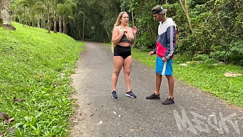 Peguei uma milf safada no parque ela pediu pra eu fuder o cuzinho dela gostoso video completo no red