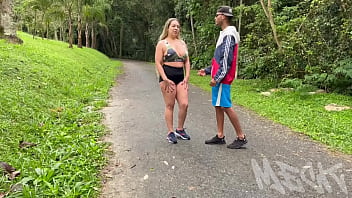 Peguei uma milf safada no parque ela pediu pra eu fuder o cuzinho dela gostoso video completo no red