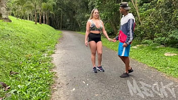 Peguei uma milf safada no parque ela pediu pra eu fuder o cuzinho dela gostoso video completo no red