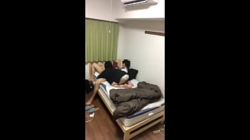 仕事中にも関わらず濃厚フェラの誘惑！彼氏は思わず我慢できずに…。