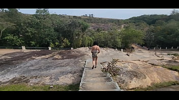 Trilha cachoeira e muito sexo em público