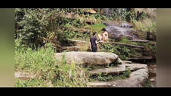 Trilha cachoeira e muito sexo em público