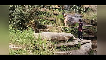 Trilha cachoeira e muito sexo em público