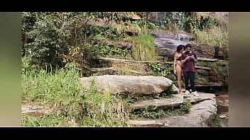 Trilha cachoeira e muito sexo em público