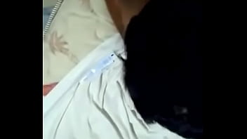 Chupando o pirocão do colega do xvideos