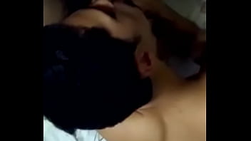 Chupando o pirocão do colega do xvideos