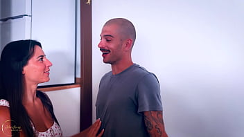 Venus rey adorable petite brunette à gros seins aime quand je