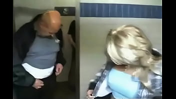 Sexe Au Toilettes Public thumbnail