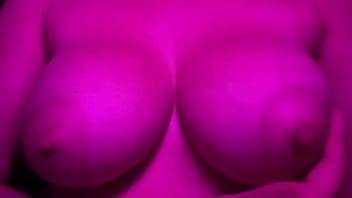 European stepmom artemisia love flashing her juicy boobs close up slow motion