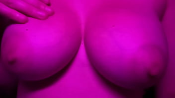 European stepmom artemisia love flashing her juicy boobs close up slow motion
