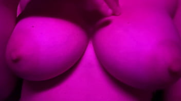 European stepmom artemisia love flashing her juicy boobs close up slow motion