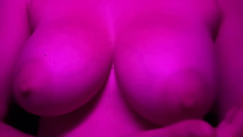 European stepmom artemisia love flashing her juicy boobs close up slow motion