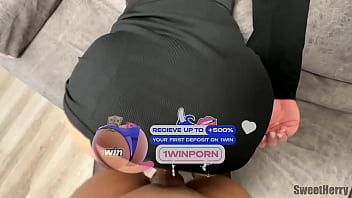 Что моя сводная сестра ищет в моем компьютере Моя сводная сестра хлюпает когда сосет мой член Я кончаю