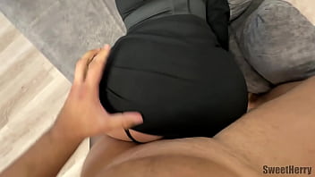 Что моя сводная сестра ищет в моем компьютере Моя сводная сестра хлюпает когда сосет мой член Я кончаю