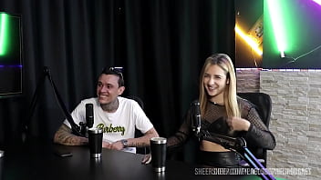 Loira safada faz um boquete gostoso no pau do magrinho deixando todo babado yasmin pariz & ktal