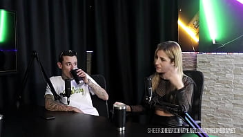 Loira safada faz um boquete gostoso no pau do magrinho deixando todo babado yasmin pariz & ktal