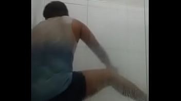 Braguianista tomando banho