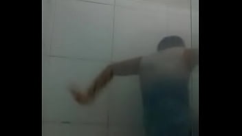 Braguianista tomando banho